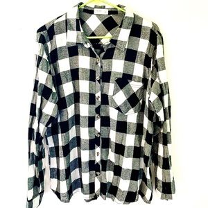 New! Maurices Black & White Flannel